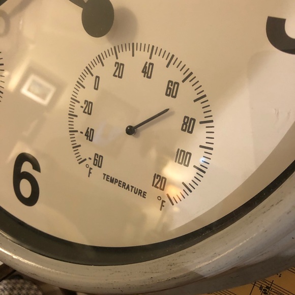 Farmhouse Clock - Picture 3 of 7